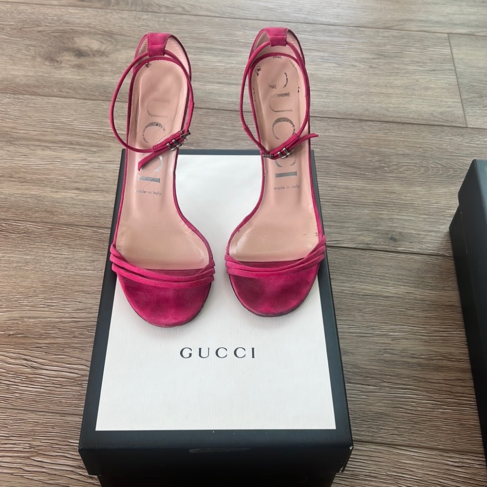 Gucci heels size 38.5 magenta